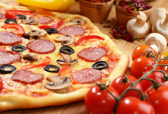 بيتزا بالبيبروني