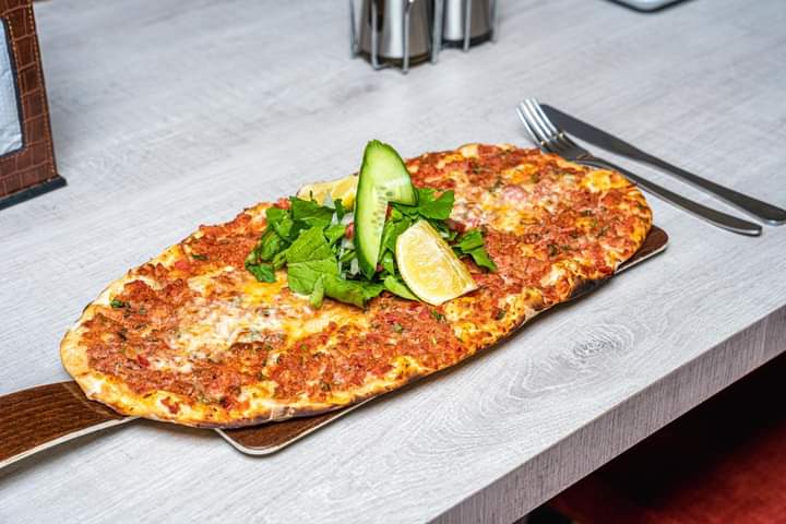 صفيحة لحم و جبنة