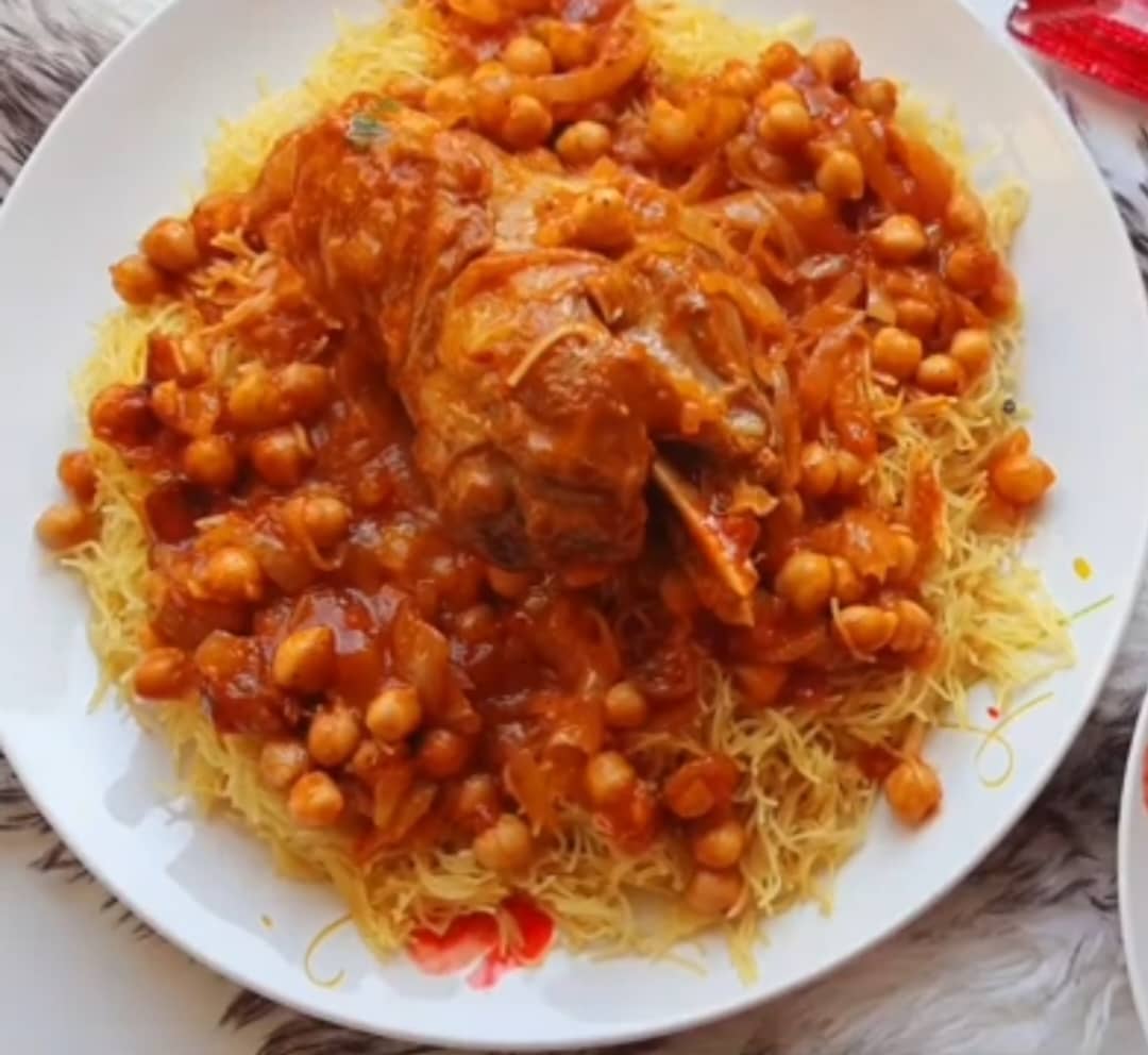 مكرونة بصلة لحم خروف