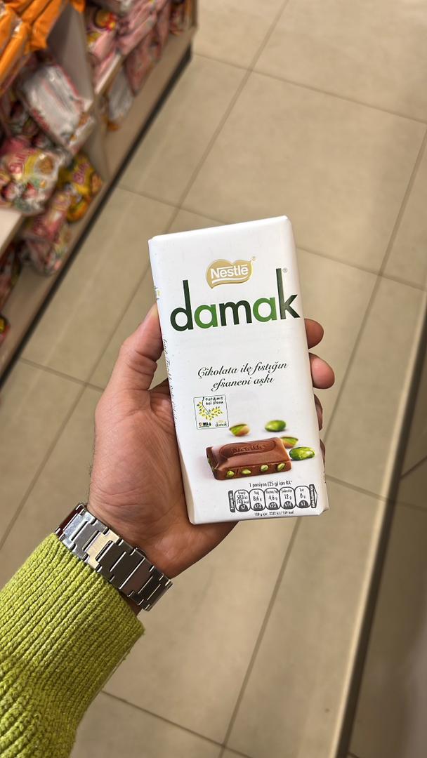 داماك شوكولاتة بحشوة قطع الفستق 🥜